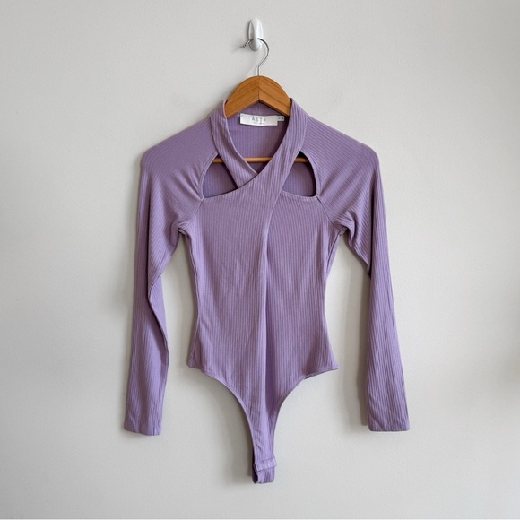 ASTR • Cutout Bodysuit in Purple - Picture 2 of 11